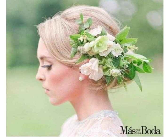 Peinados con accesorios florales 🌼🌹🌻 - 1