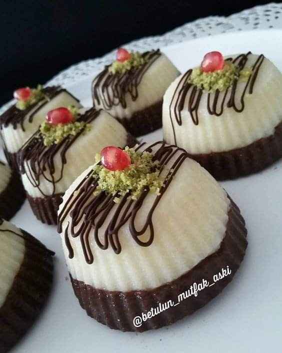 Postres cubiertos de chocolate para mesa de postres - 2