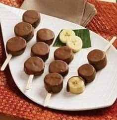 Postres cubiertos de chocolate para mesa de postres - 11