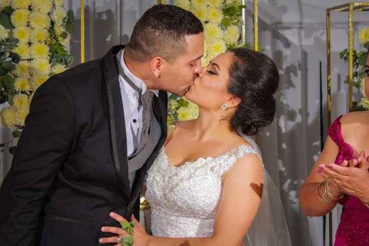 El primer beso de esposos - 1