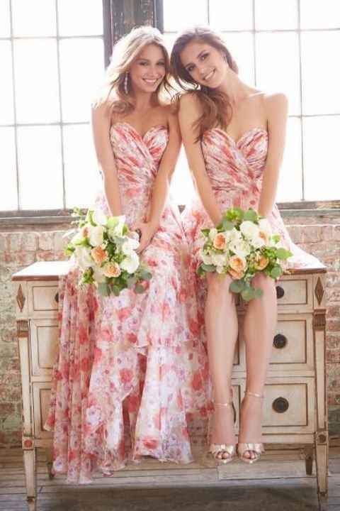 Damas con vestidos florales - 13