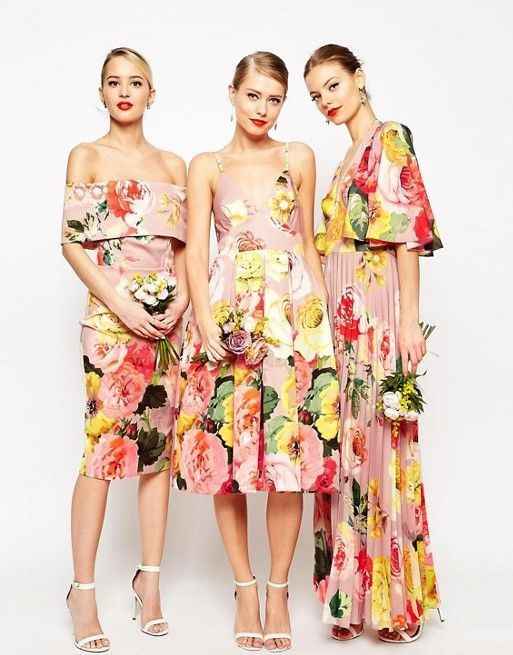 Damas con vestidos florales - 14