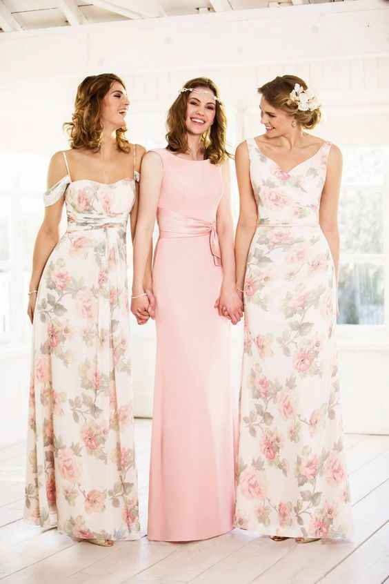 Damas con vestidos florales - 17