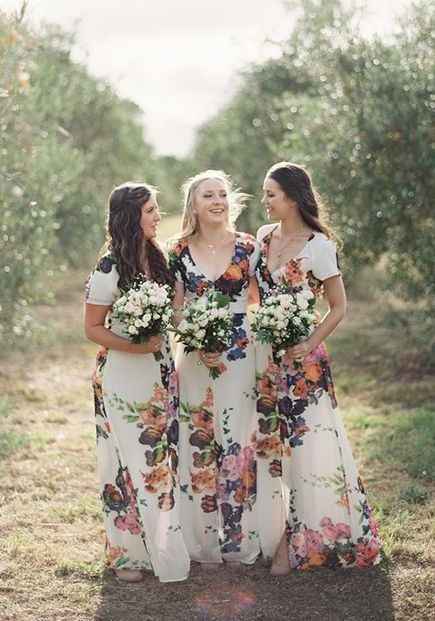 Damas con vestidos florales - 19
