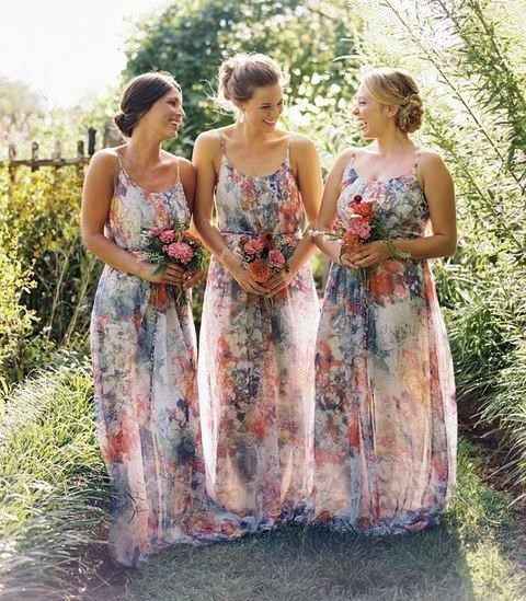 Damas con vestidos florales - 20