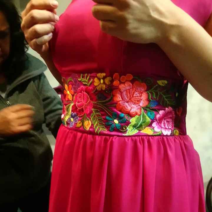 ALGO ASÍ BORDADO EN LA FAJILLA