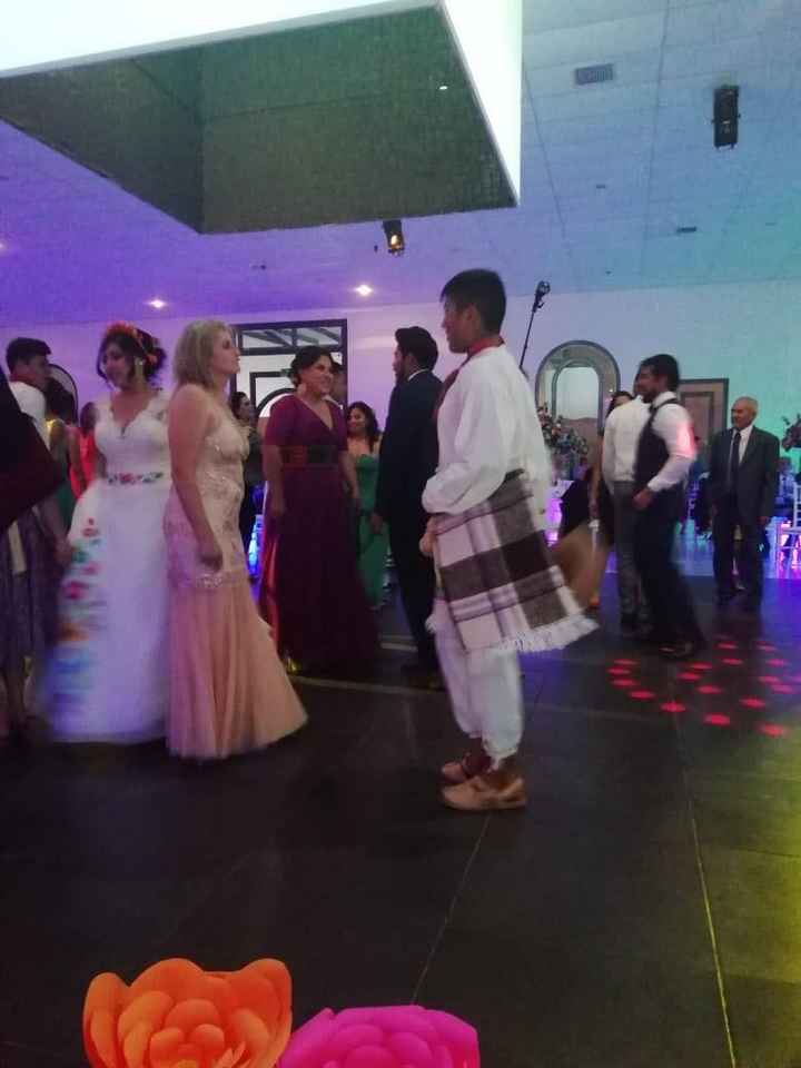 MÁS BAILE CON NUESTRA MADRINA DE VELACIÓN