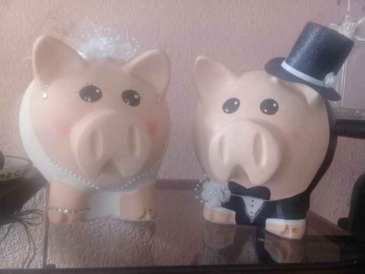 NUESTROS COCHINITOS