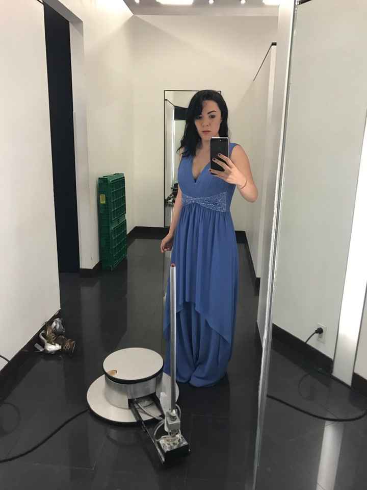 Que opinan del color del vestido de mis damas ? y el diseño - 1