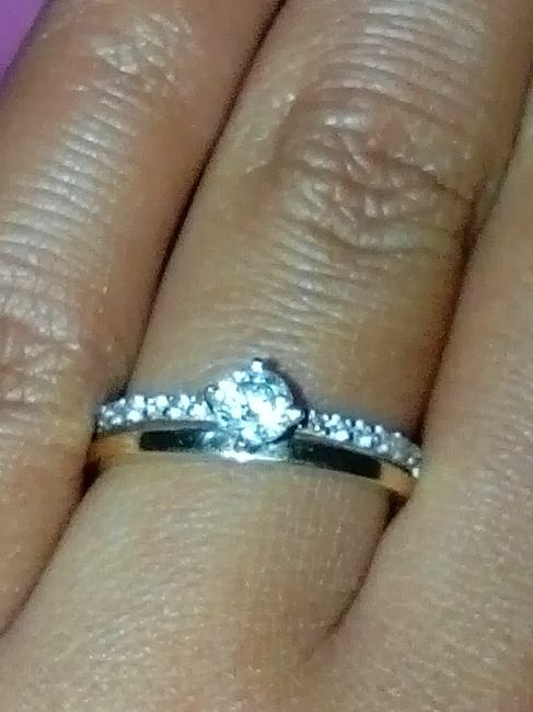 Presuman su anillo de compromiso!! - 2