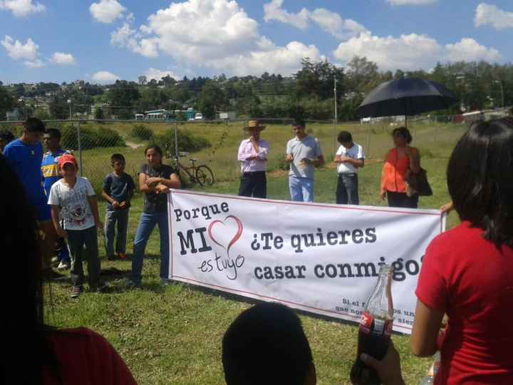 Tienen fotos de cuando les dieron el anillo de compromiso? - 2