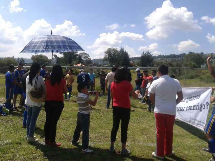 Tienen fotos de cuando les dieron el anillo de compromiso? - 4