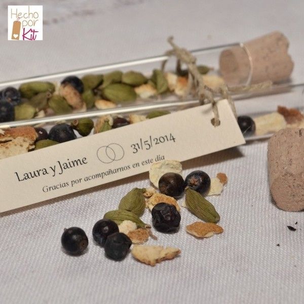 Recipientes con condimentos