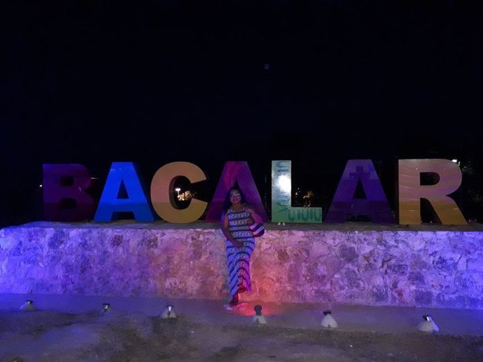 Bacalar de noche y en el centro