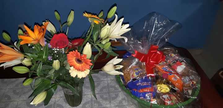 El Dote que trajo mi FM y un ramo que me regalo ese mismo dia