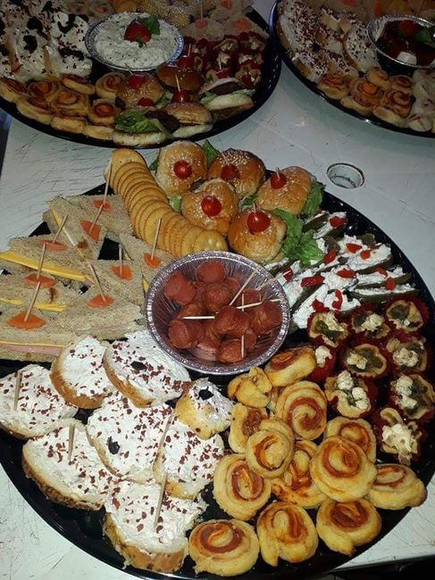 Bocadillos en las mesas - 1