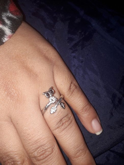 No dejó de ver mi anillo - 1