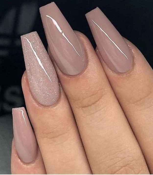 5 tonos de uñas para novias 💅 - 4
