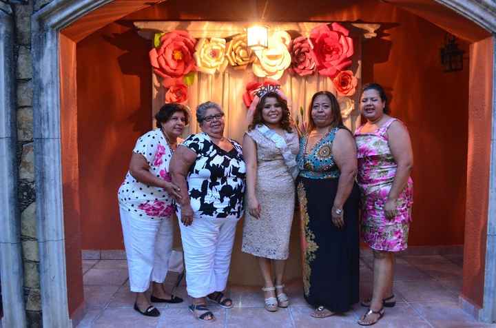 Con mis tías,mi mamá y mi abuelita
