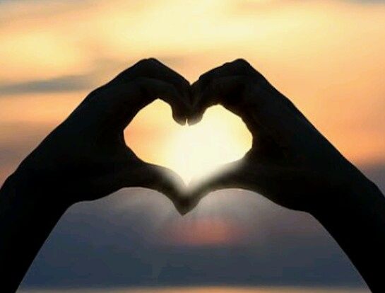Manitas de corazón, fotografias de corazoncitos con sus manos. Las tienen? 2