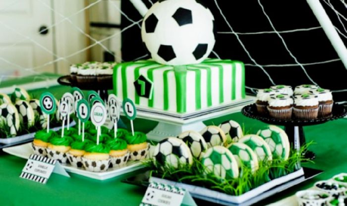 Mesa de dulces temática Fútbol 10