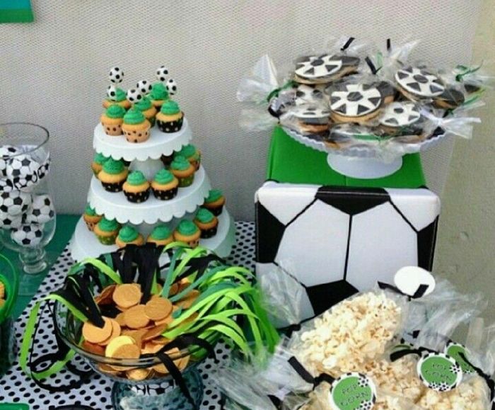 Mesa de dulces temática Fútbol 12