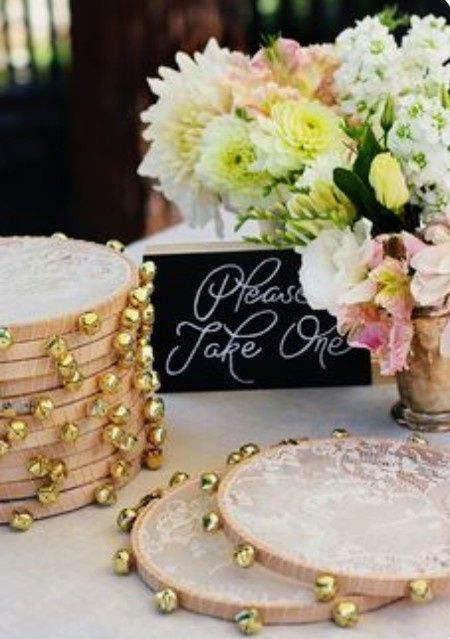 Con Yute,mecate y blondas.ideas Diy.hacer tus banderines, invitaciones,sillas y más,decoración rústica Vintage. 27