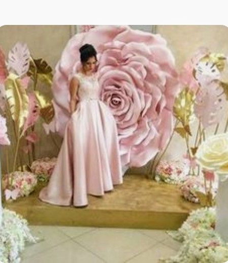 Flores gigantes decorativas en tu boda.así lucen en silla y cortina y así se hacen (diy) 1