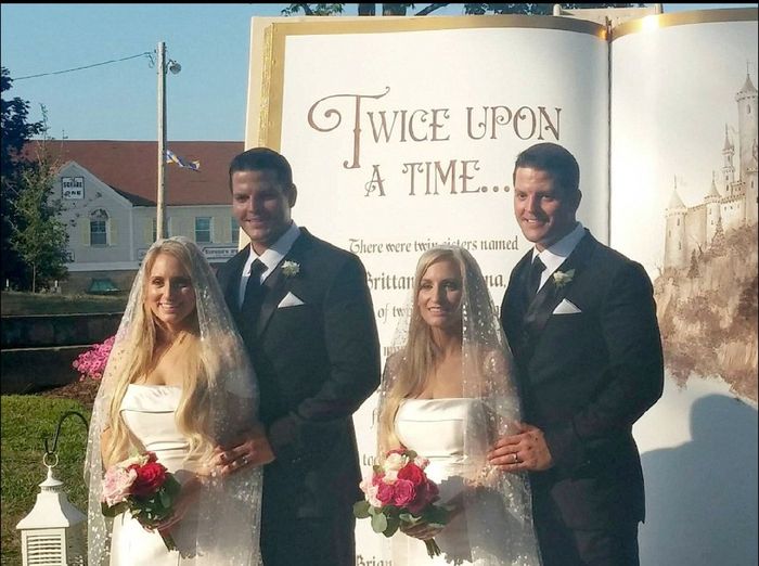 Hermanas gemelas se casan con gemelos idénticos - 11