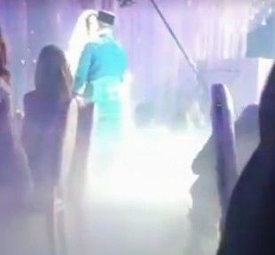 💒rey se casa con modelo y renuncia al reynado. - 8