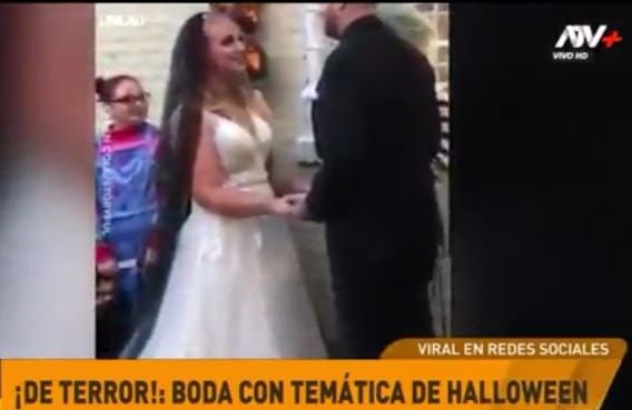 Novios se casan  de verdad con Temática de Halloween! 17