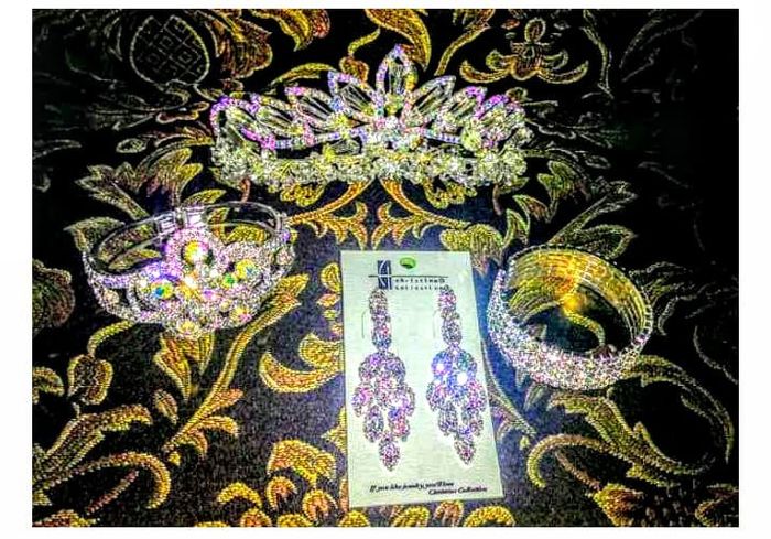 Simon dice: muestrenme sus aretes para el gran día 10