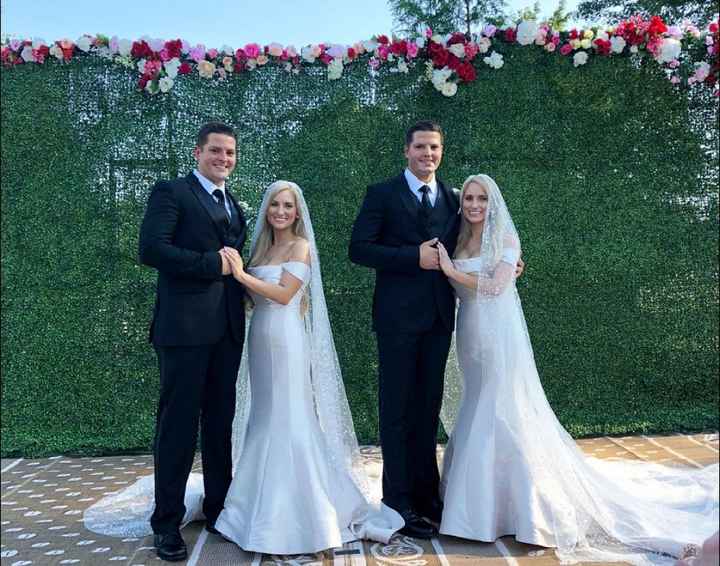 Hermanas gemelas se casan con gemelos idénticos - 10