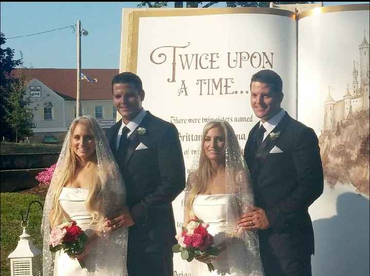 Hermanas gemelas se casan con gemelos idénticos - 11