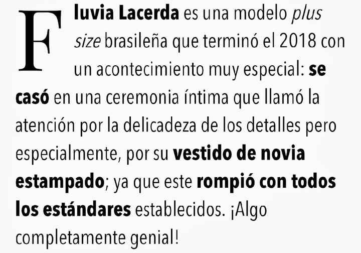 Modelo se casa en vestido de colores y sandalias playeras - 3