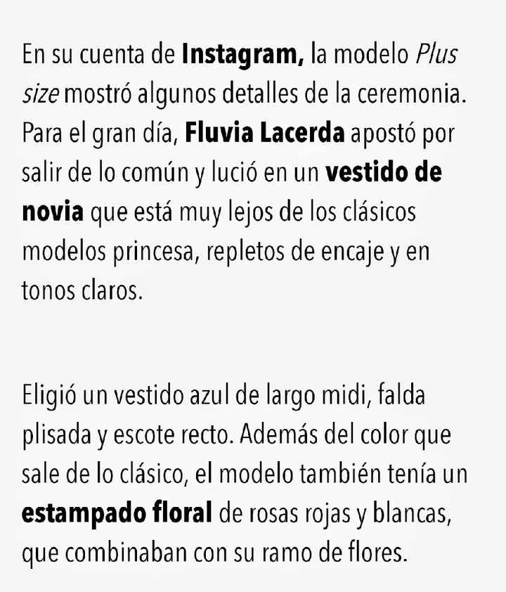 Modelo se casa en vestido de colores y sandalias playeras - 8