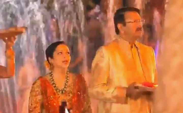 Boda Indú.la hija del hombre más rico de la India - 18