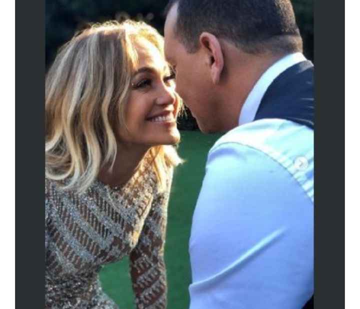 Jennifer López Revela cómo será su vestido de novia - 3