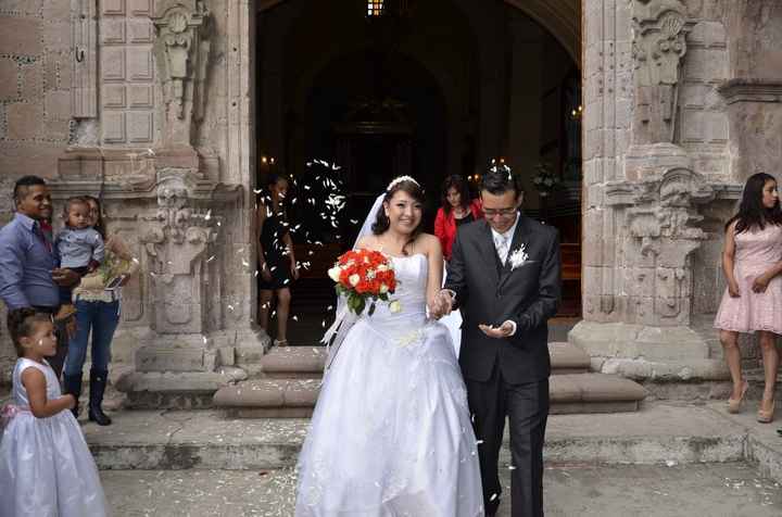 nos aventaron petalos