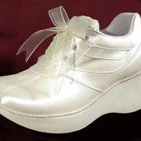 Tenis de novia, alguien? - 1
