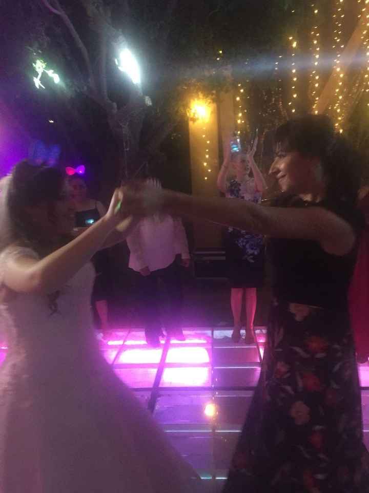 Mi mamá y yo, bailando :) 