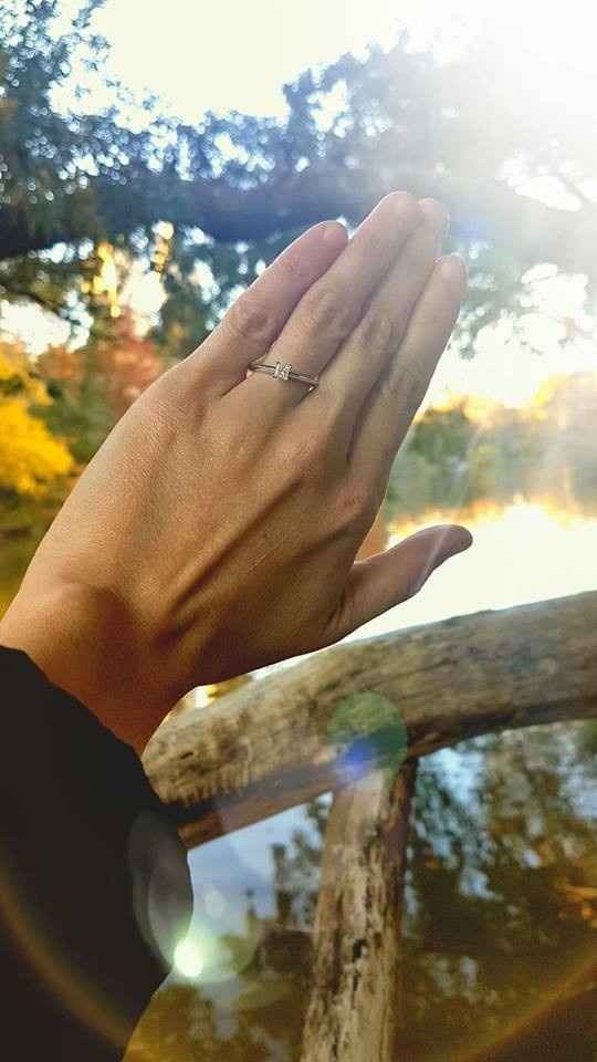 Luciendo el anillo
