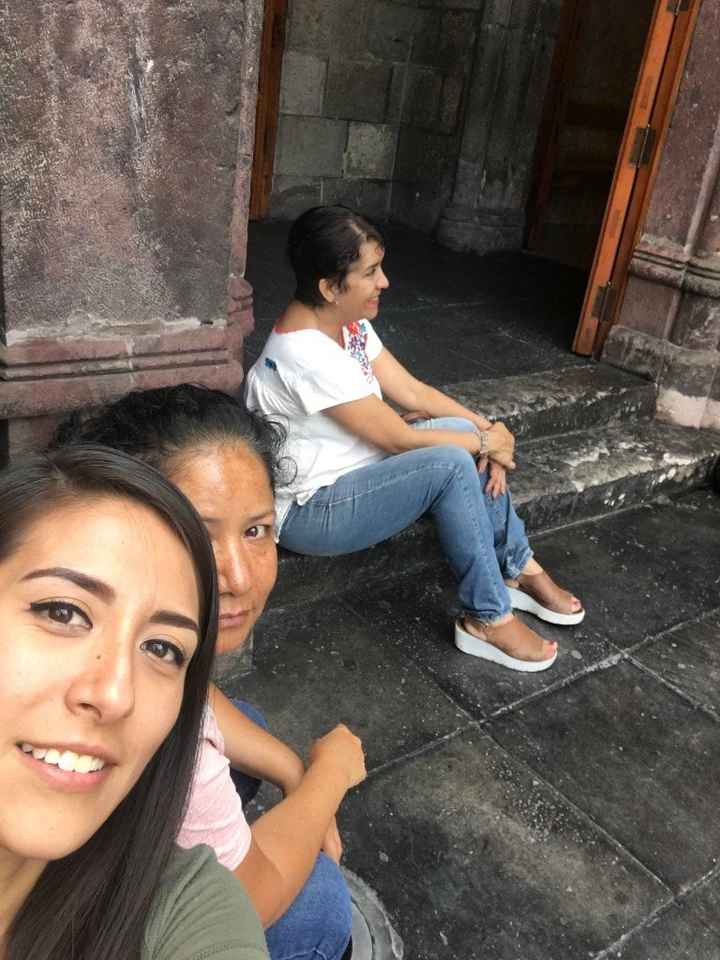 Cubriendo a los novios, y mi madre conmigo 