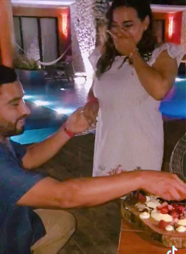 ¿Tu pareja se arrodilló cuando hizo la propuesta?🎁 - 1
