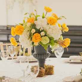 Centros de mesa con flores amarillas - Foro Banquetes - bodas.com.mx