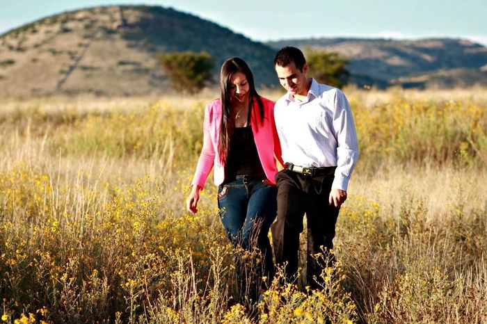 Caminemos siempre tomados de la mano