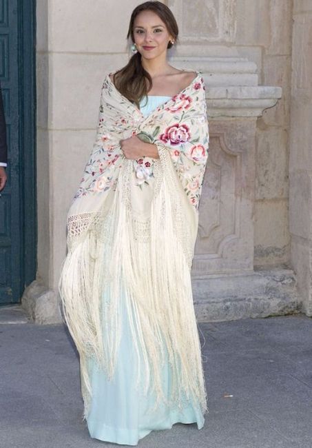 Boleros y estolas para novias 10