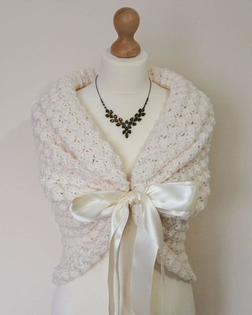 Boleros y estolas para novias 12