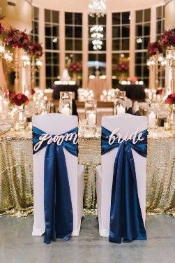 Ideas para decorar las sillas de los novios 11