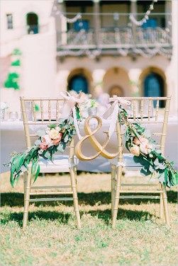 Ideas para decorar las sillas de los novios 13